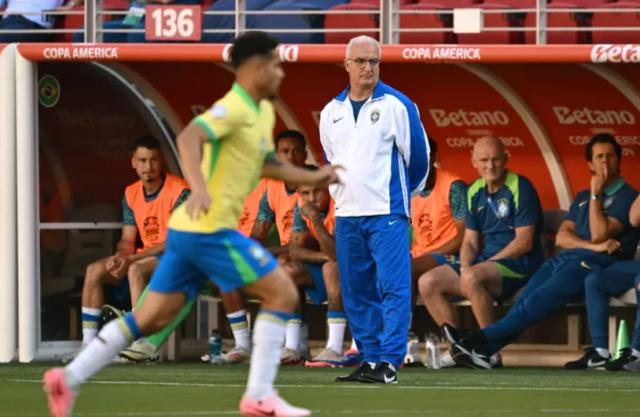 立博-巴西队打得那么糟糕 听多里瓦尔咋为自己辩解！