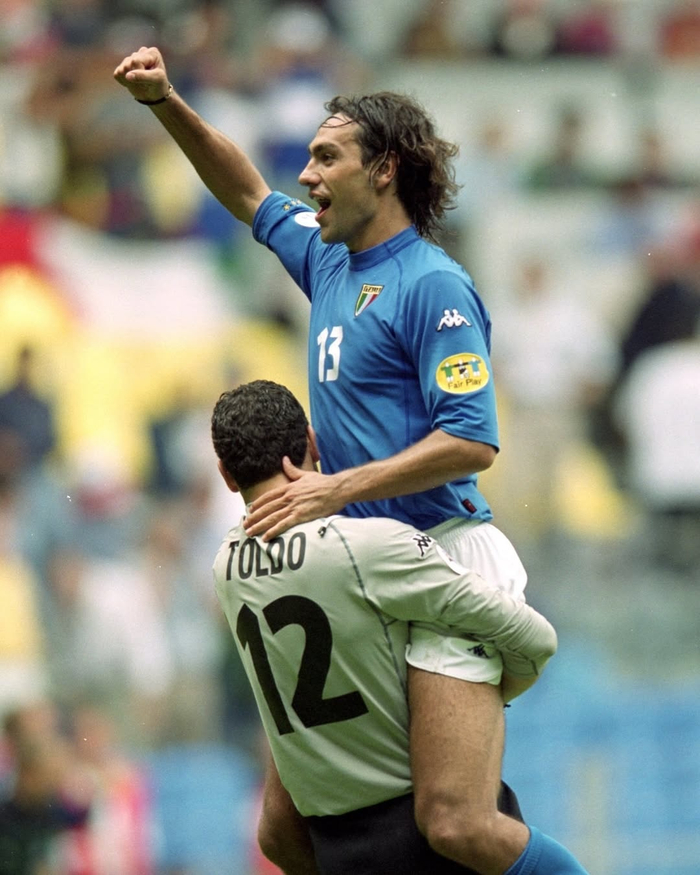 立博-意大利国家队内斯塔老照片曝光，AC米兰名宿风采依旧|世界杯_新浪体育_新浪新闻